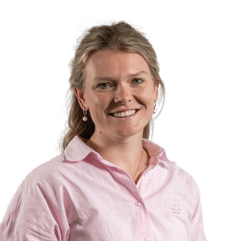 Roos Gouka – Aanbestedingsconsultant bij B&G Hekwerk. Support voor architecten en aannemers die bestekteksten willen genereren voor hekwerken, poorten slagbomen en speedgates.